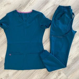 XS Heartsoul Scrub set Carribbean Blue - 3 pocket top and 5 pocket joggers
